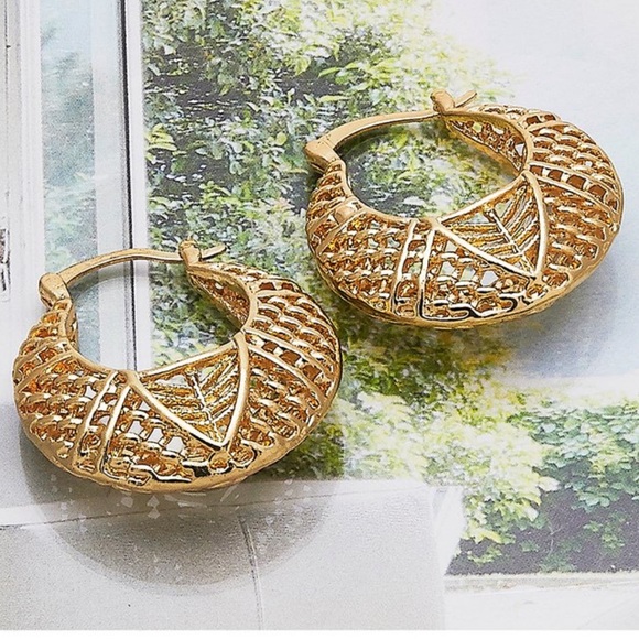 Jewelry - 18k Gold Plated Basket Weave Hoops 💛